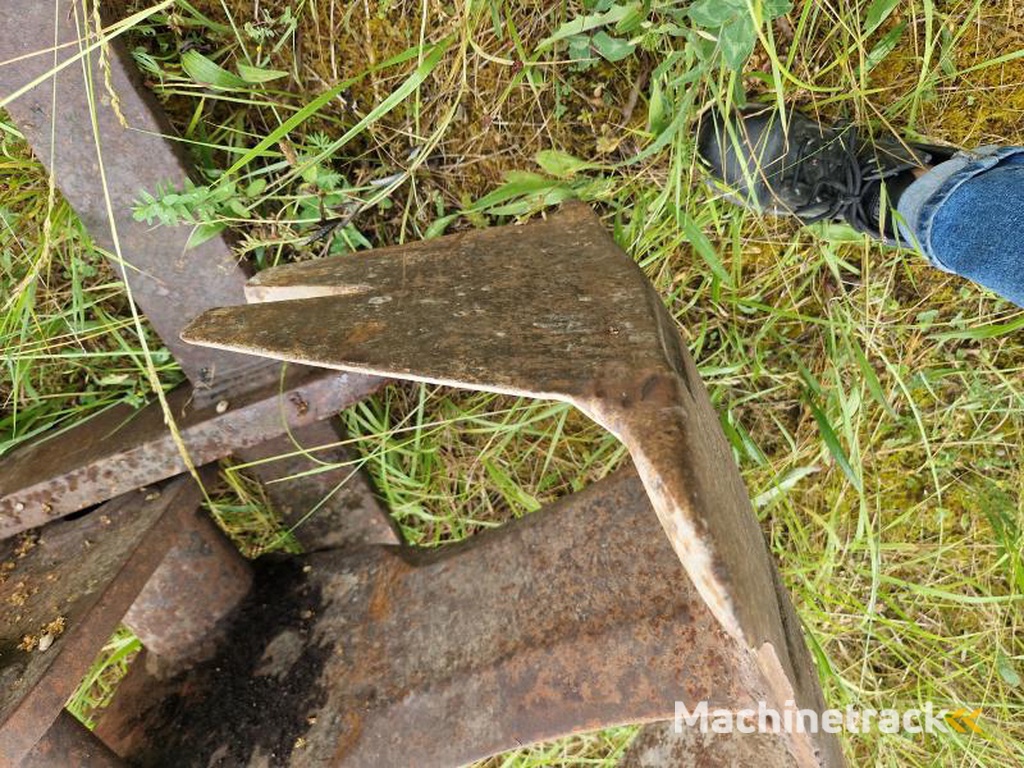 DENT-DE-DESSOUCHAGE DENT DE DESSOUCHAGE