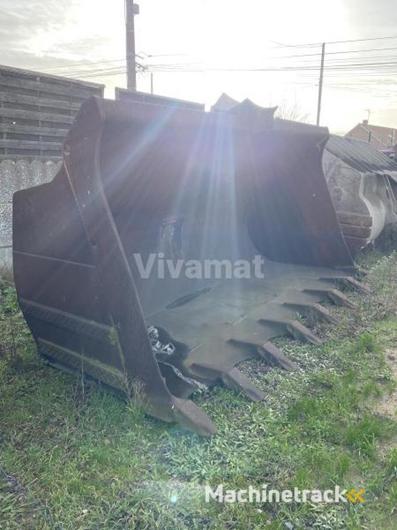 Komatsu WA500-3-buckets-availaible