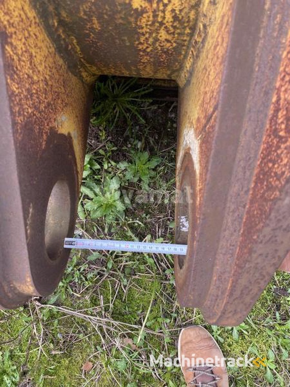 Komatsu WA500-3-buckets-availaible