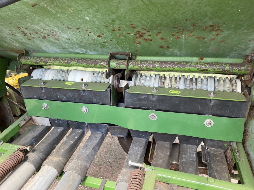 Amazone rijenstrooier 25 pijpen