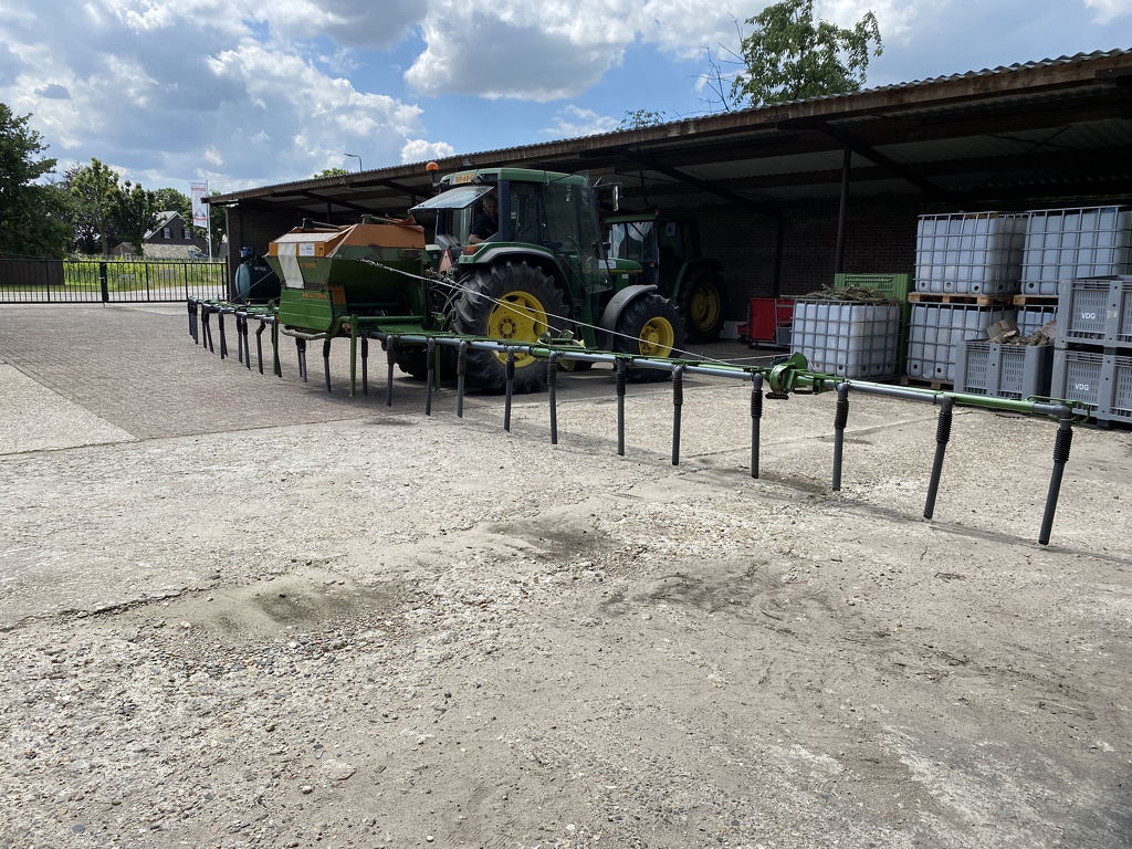 Amazone rijenstrooier 25 pijpen