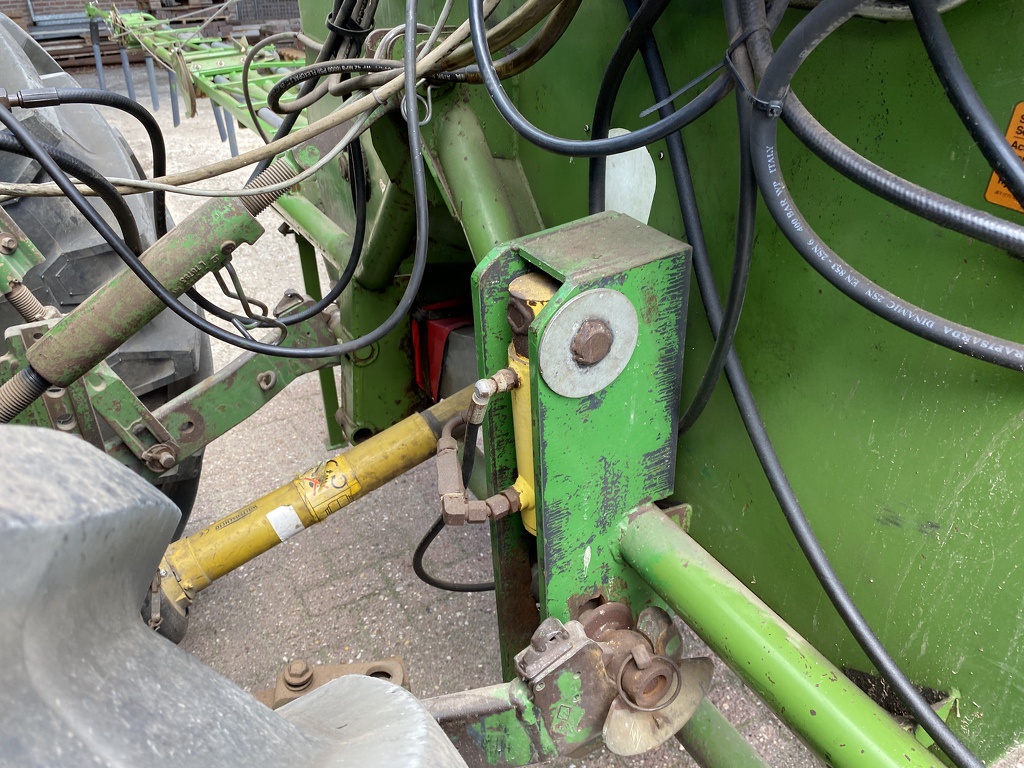 Amazone rijenstrooier 25 pijpen