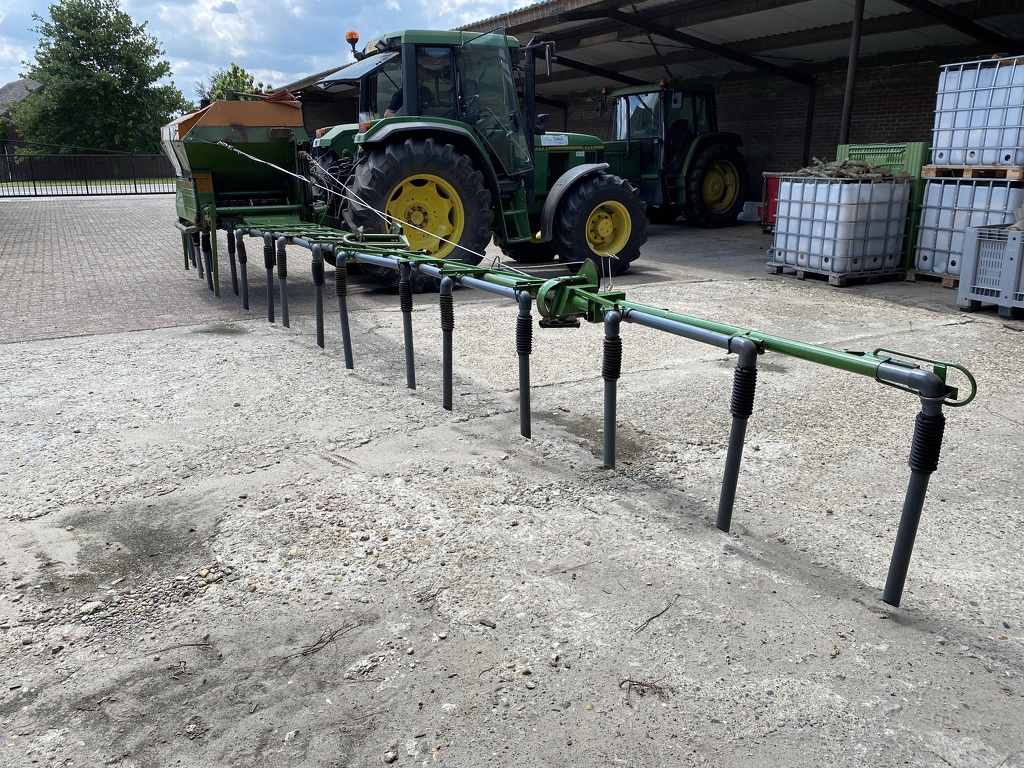 Amazone rijenstrooier 25 pijpen