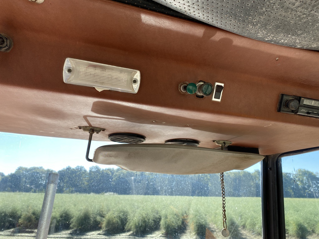 Renault 551 -S tractor