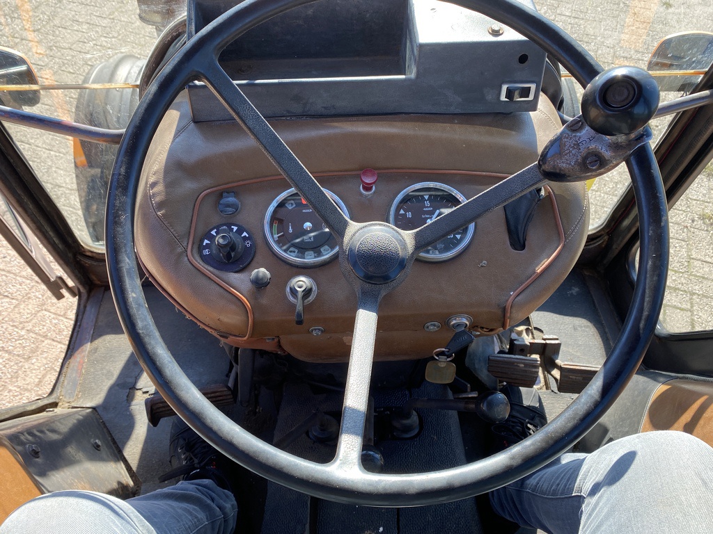 Renault 551 -S tractor