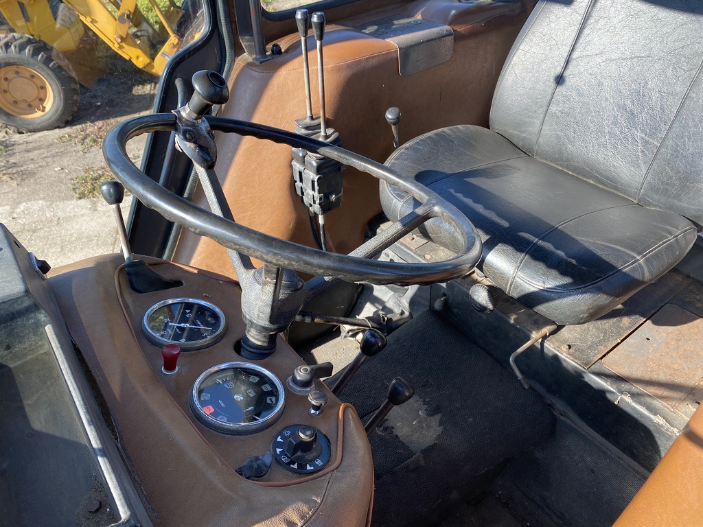 Renault 551 -S tractor