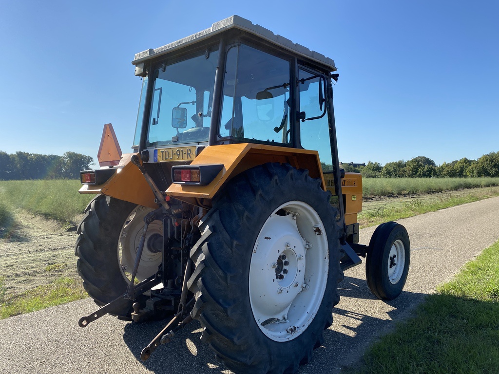 Renault 551 -S tractor