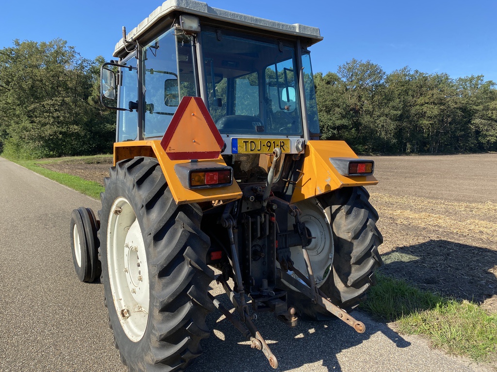 Renault 551 -S tractor