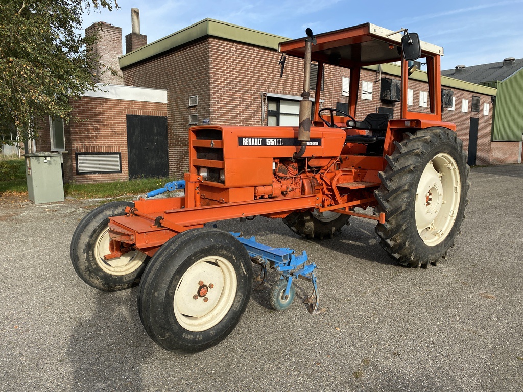 Renault 551 + schoffelmachine