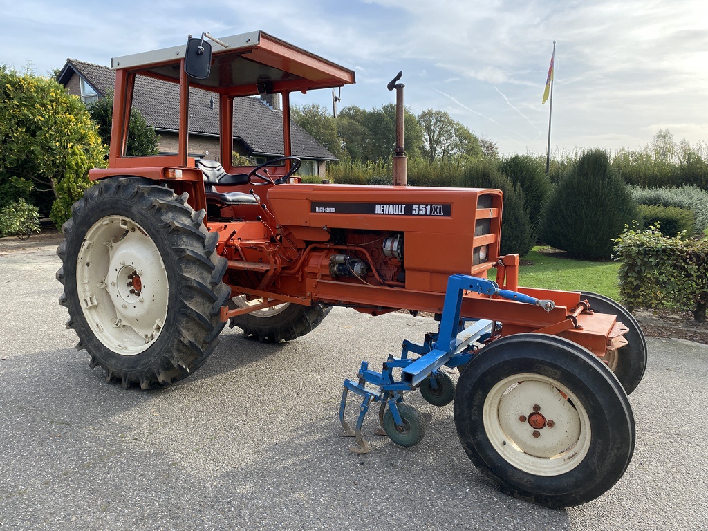 Renault 551 + schoffelmachine