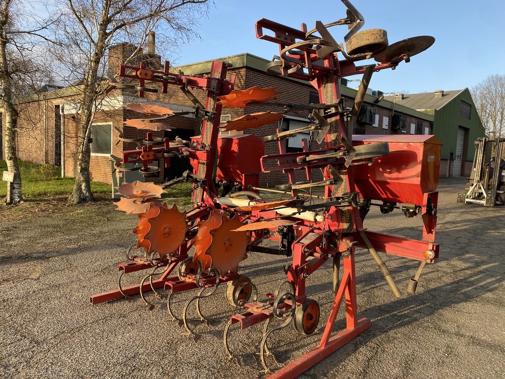 Schoffelmachine Rijenstrooier 6 rij