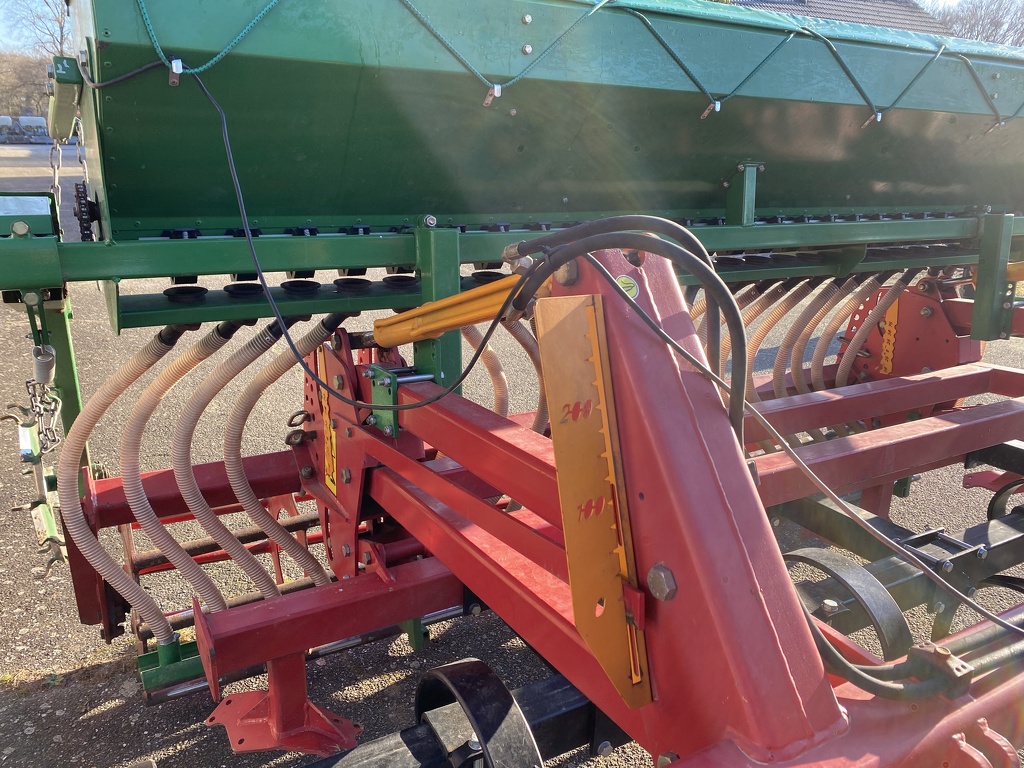 Vleugelschaar cultivator + zaaibak