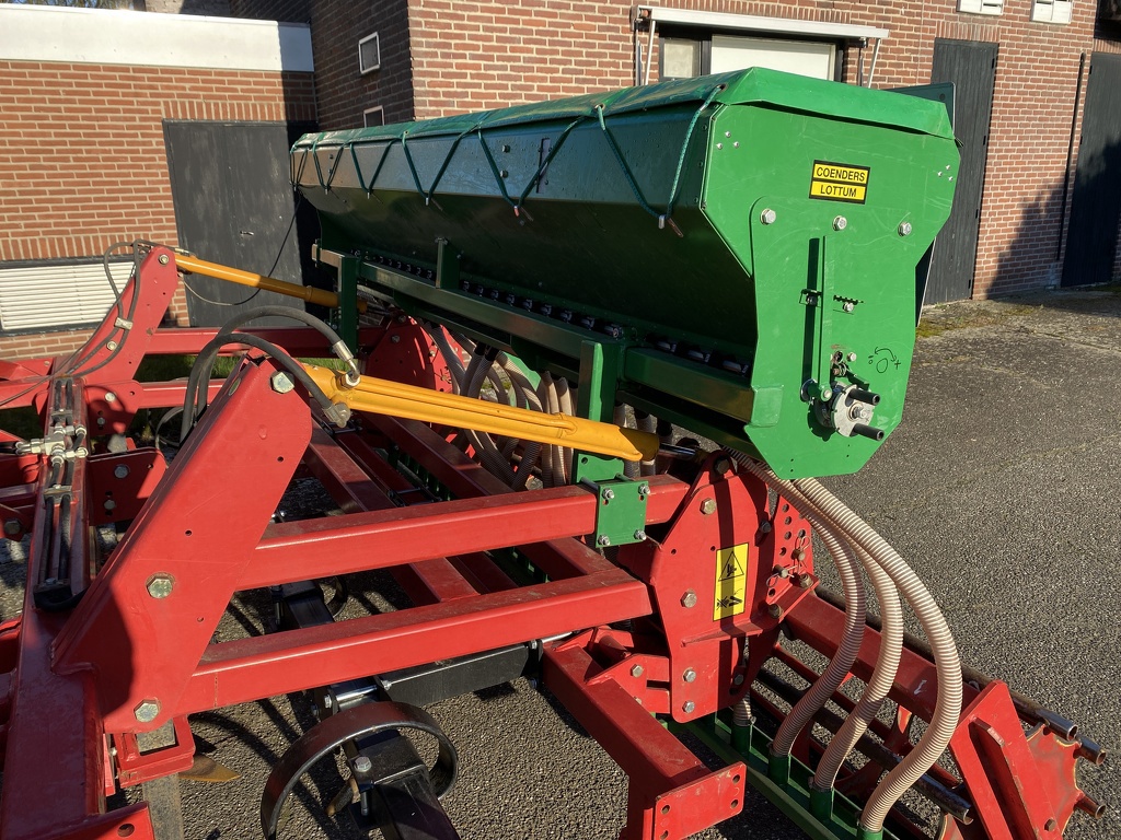 Vleugelschaar cultivator + zaaibak