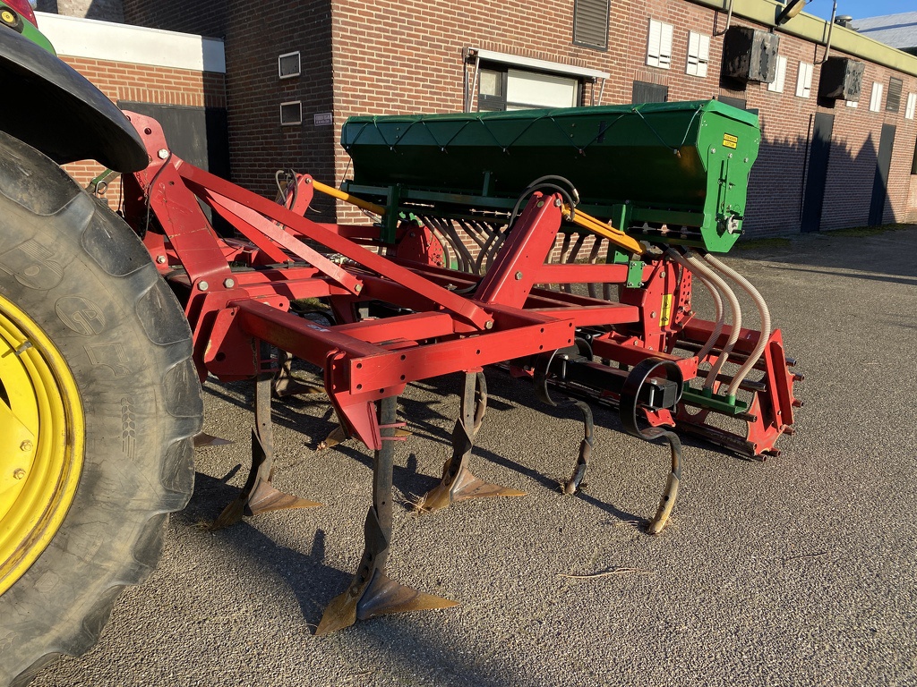 Vleugelschaar cultivator + zaaibak