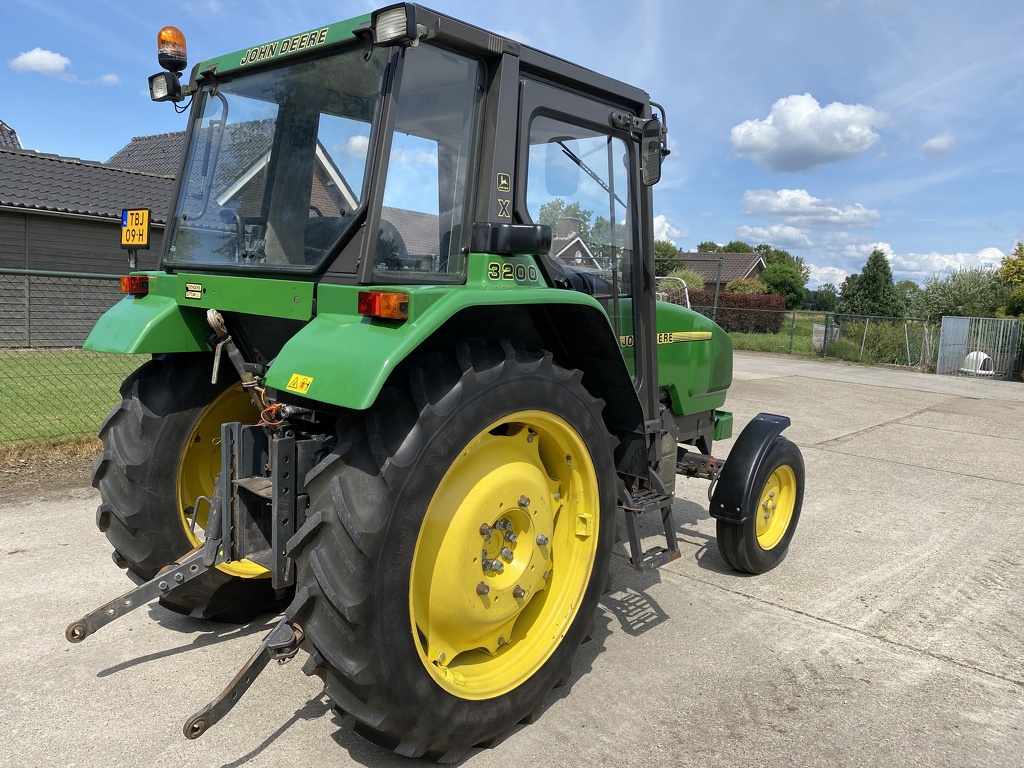 John Deere 3200 X