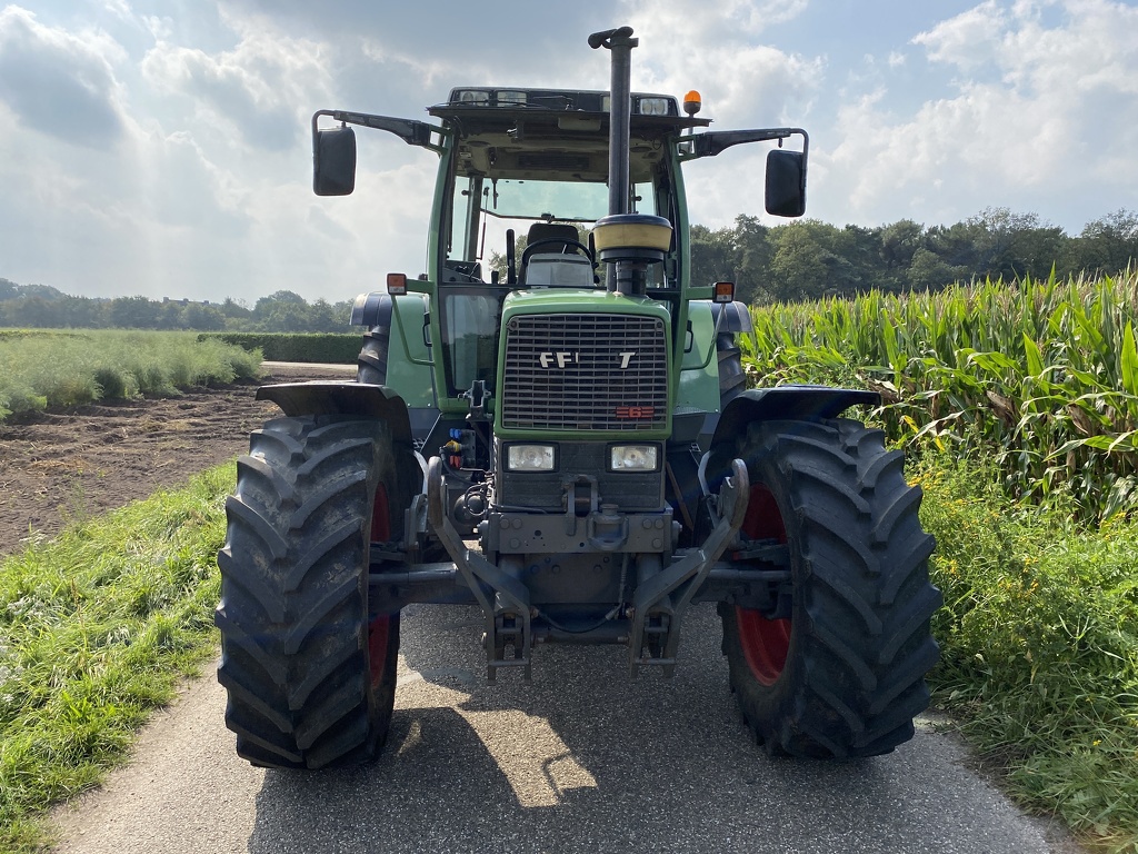 Fendt 511 C tractor