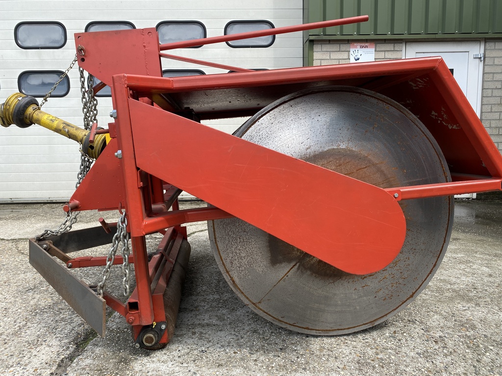 Aangedreven veurendrukker sleuventrekker