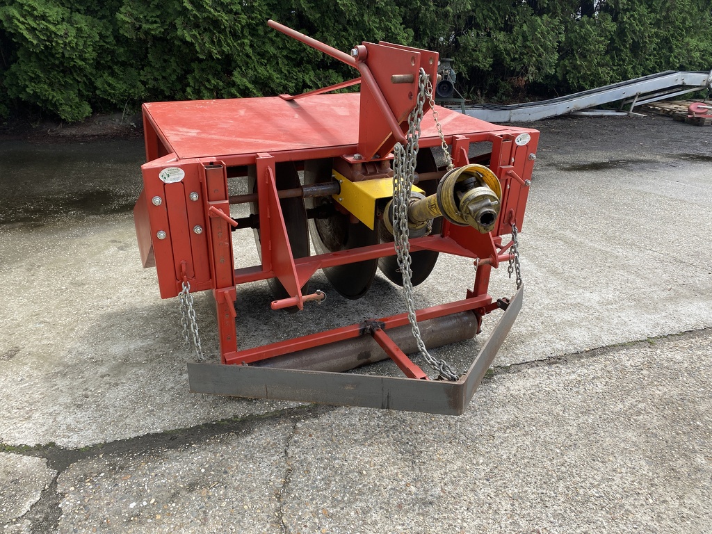 Aangedreven veurendrukker sleuventrekker