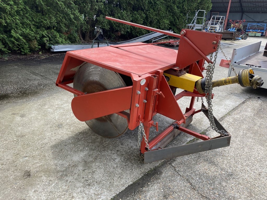 Aangedreven veurendrukker sleuventrekker