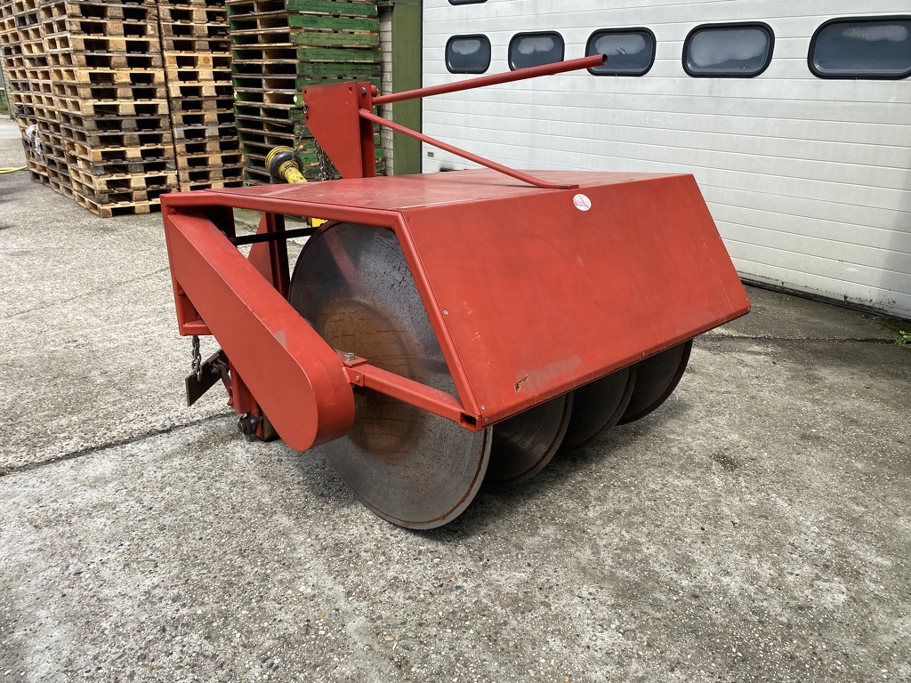 Aangedreven veurendrukker sleuventrekker