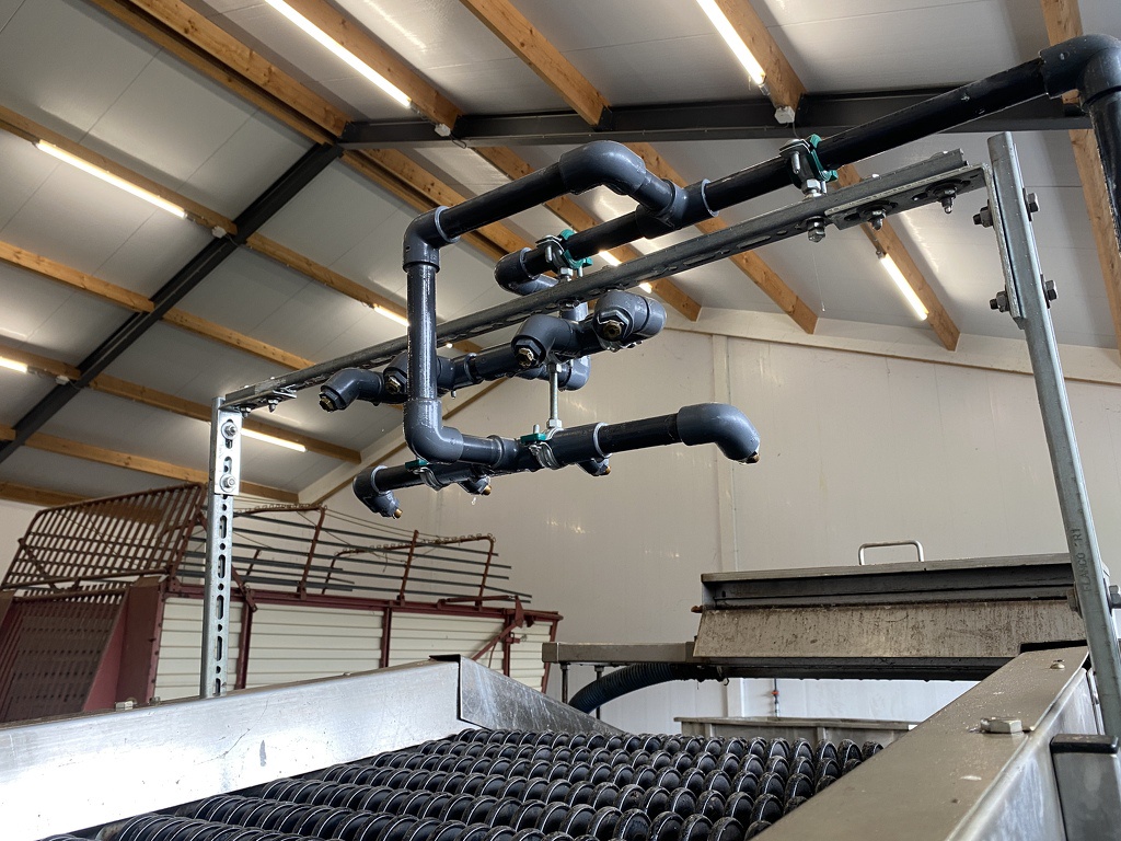 Pompoenenwasser borstelmachine