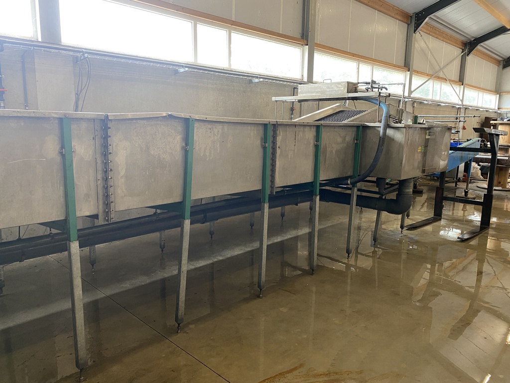 Pompoenenwasser borstelmachine