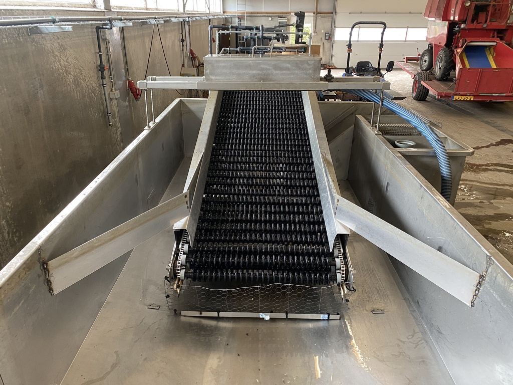 Pompoenenwasser borstelmachine