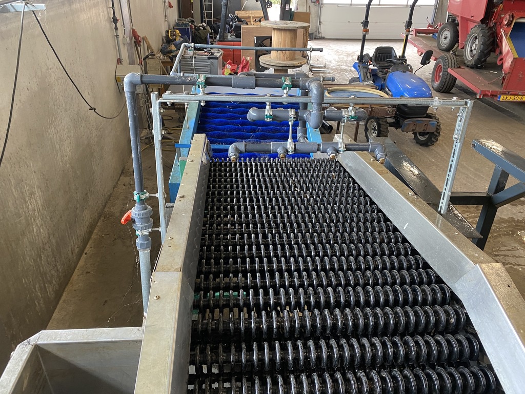 Pompoenenwasser borstelmachine