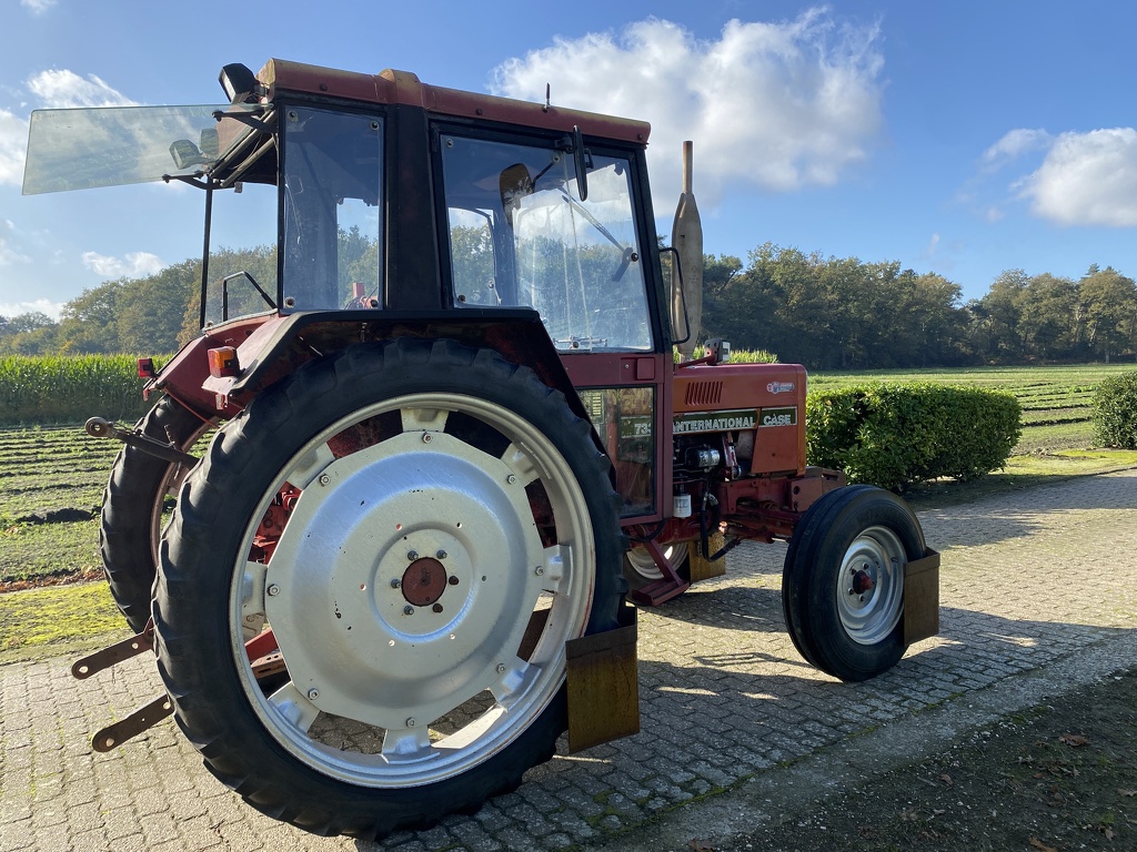 Case International 733