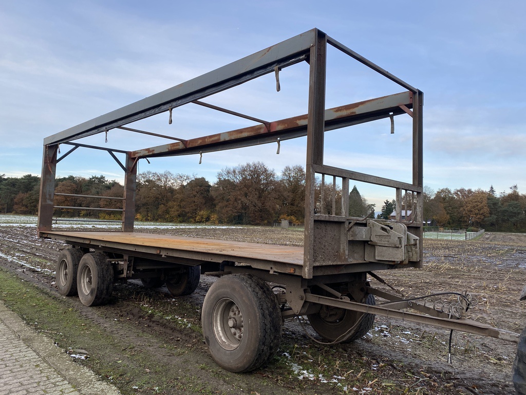 2 x Landbouwwagen balenwagen platte wagen
