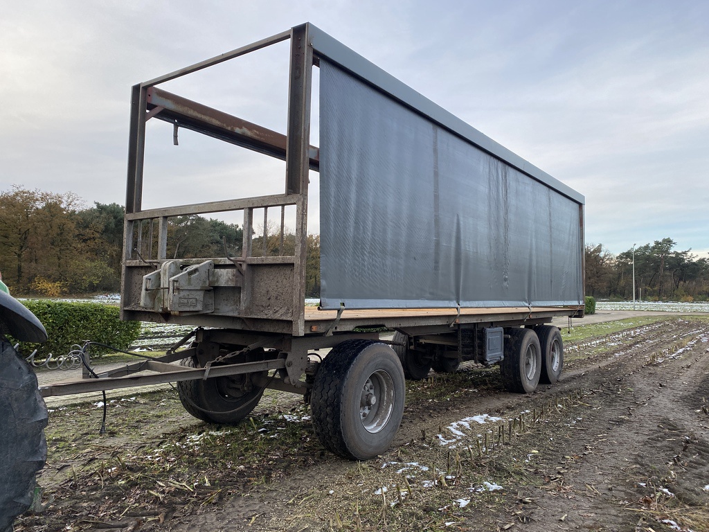 2 x Landbouwwagen balenwagen platte wagen