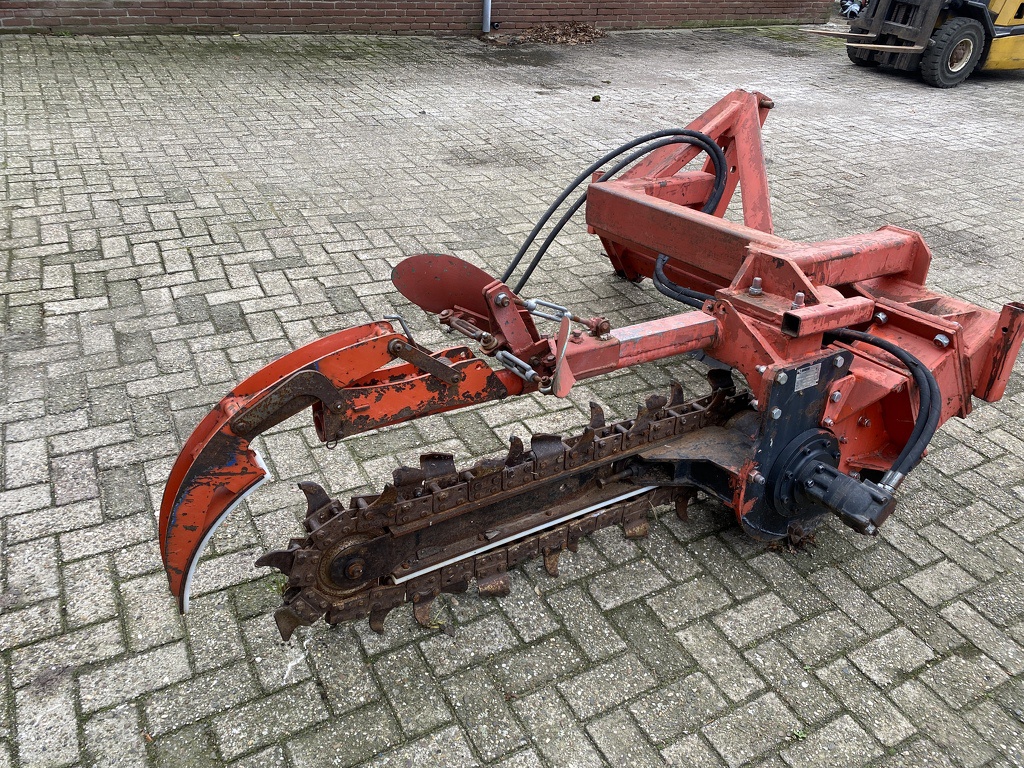 Kettingraver sleuvenfrees greppelfrees