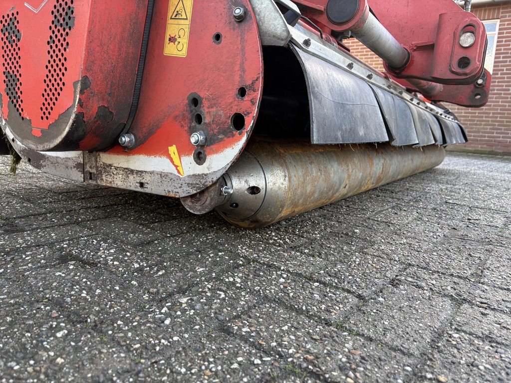 Kuhn Klepelmaaier front 305 cm