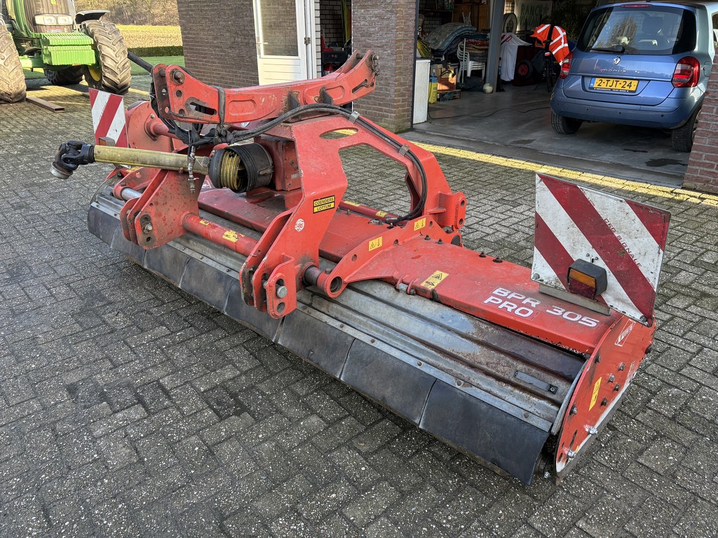 Kuhn Klepelmaaier front 305 cm