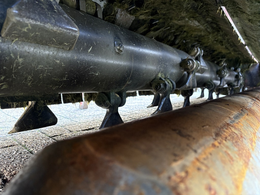 Kuhn Klepelmaaier front 305 cm