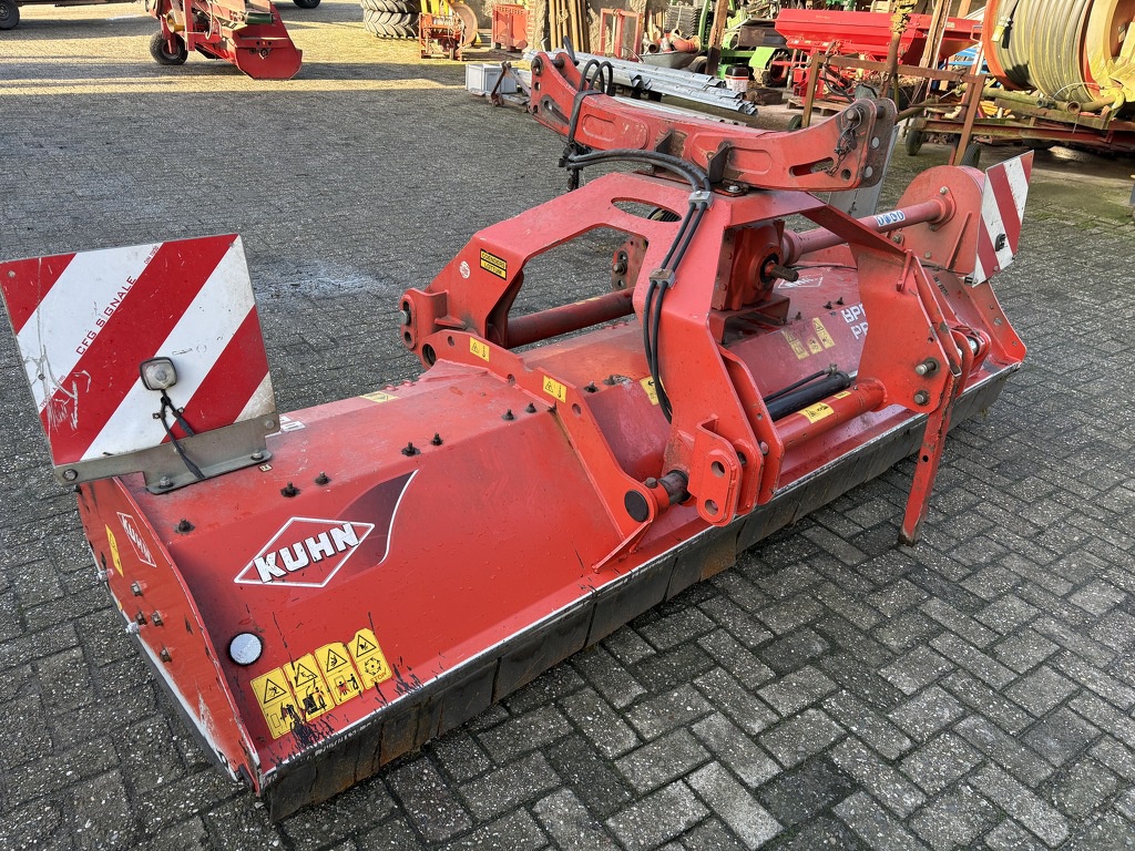 Kuhn Klepelmaaier front 305 cm