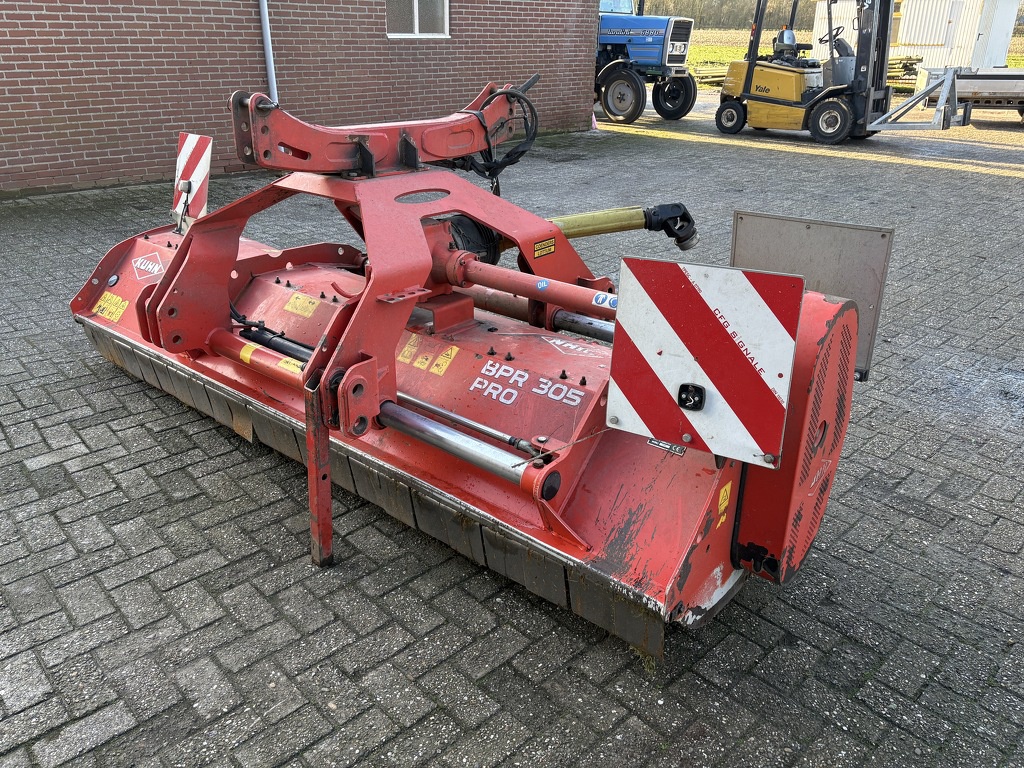 Kuhn Klepelmaaier front 305 cm