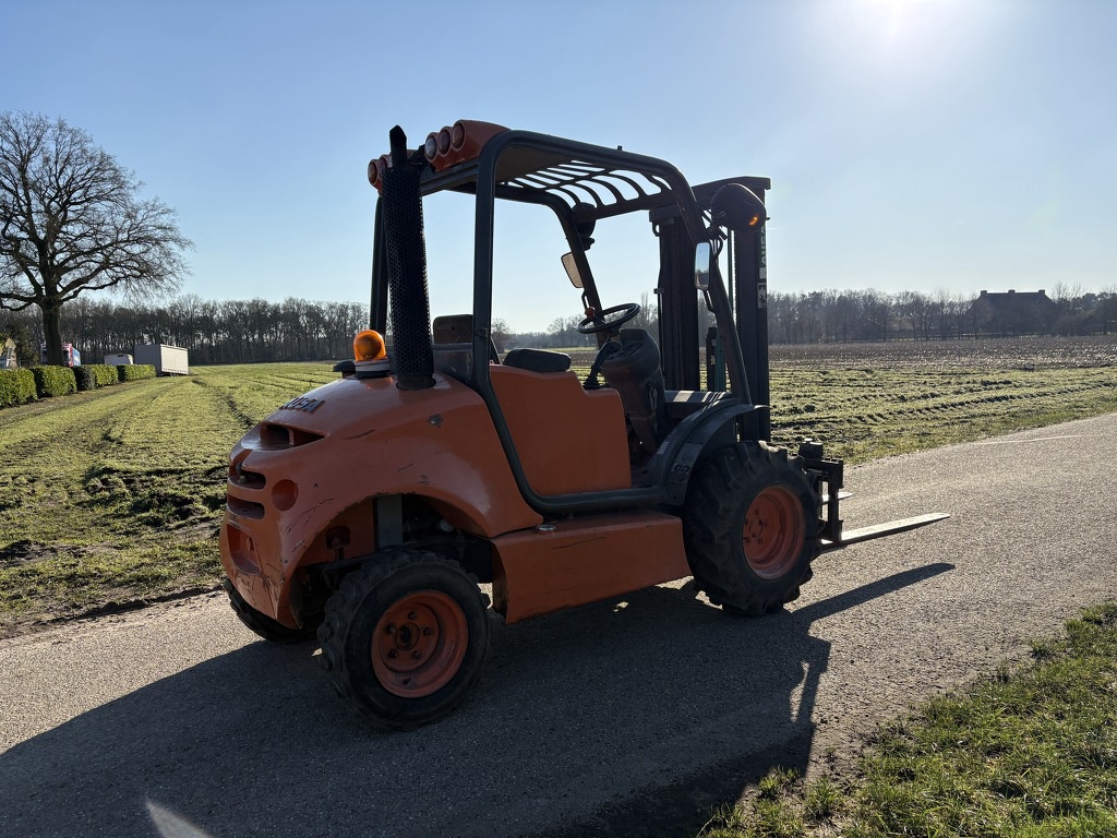 Ausa ruwterrein heftruck 4 X 4