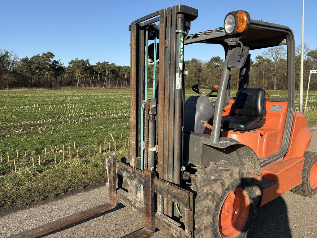 Ausa ruwterrein heftruck 4 X 4