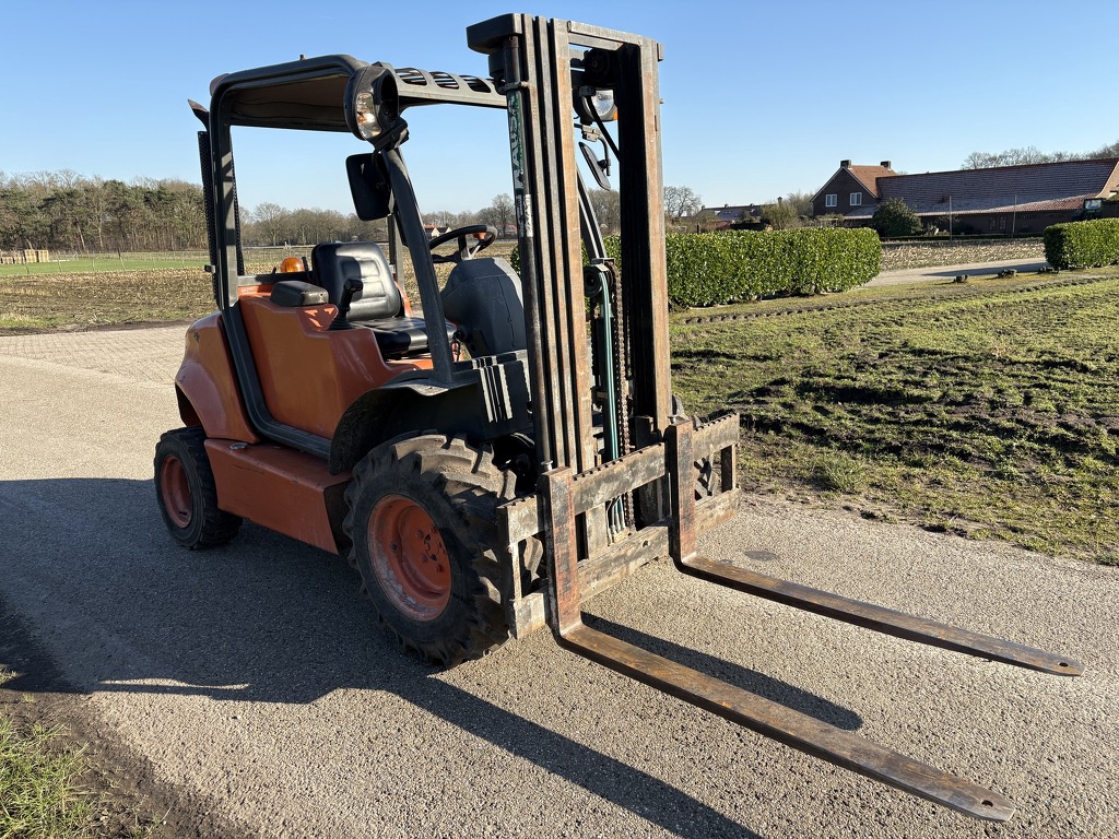 Ausa ruwterrein heftruck 4 X 4