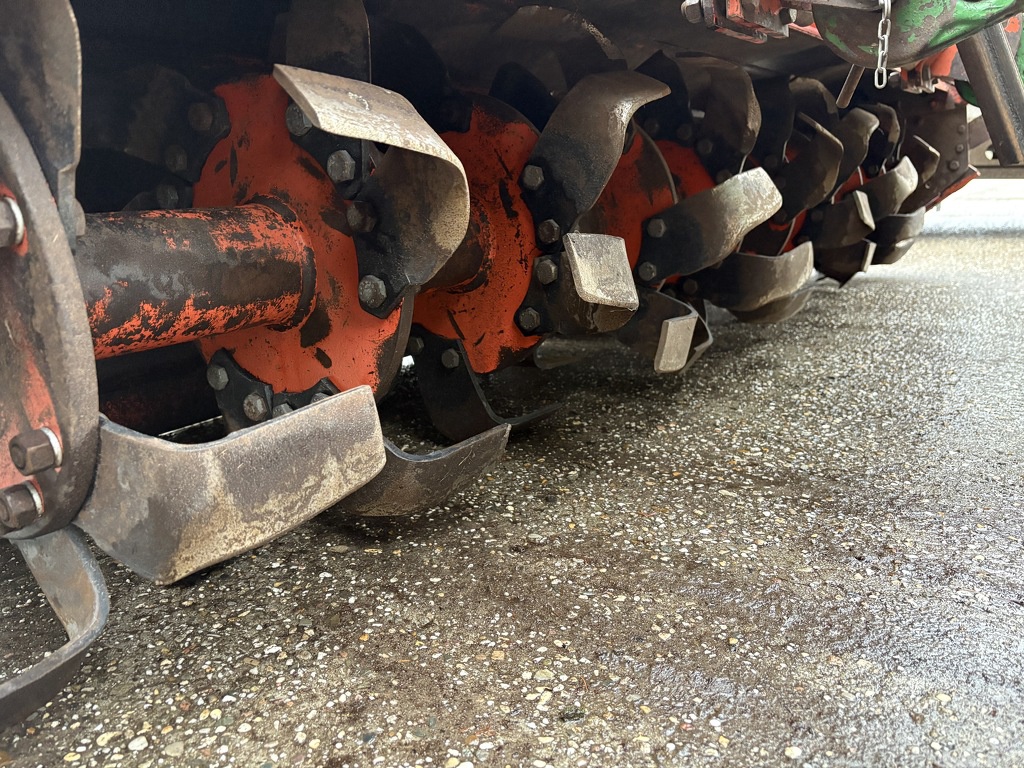 Grondfrees frees met kooirol