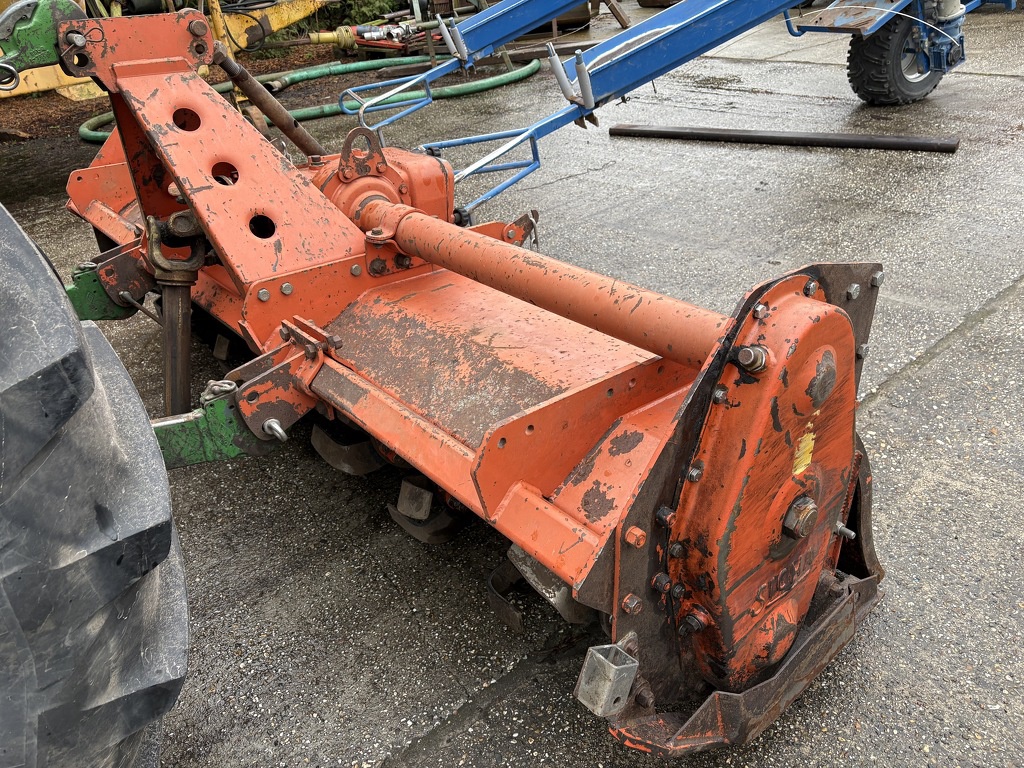 Grondfrees frees met kooirol