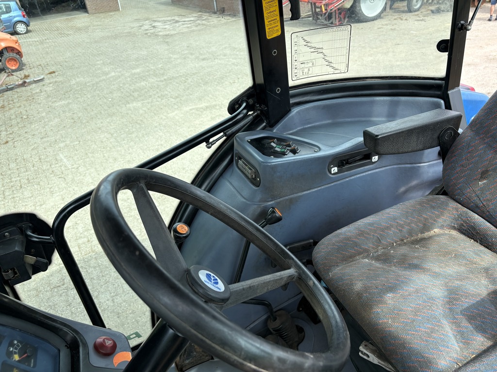 New Holland TD80D