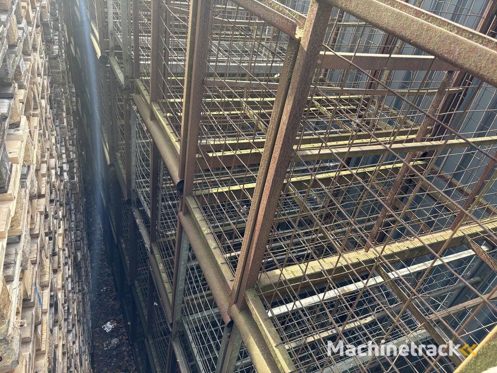 ca 104 stuk Preirekken preiboxen