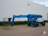 Minituur van Niftylift HR28-HYBRID-4X4
