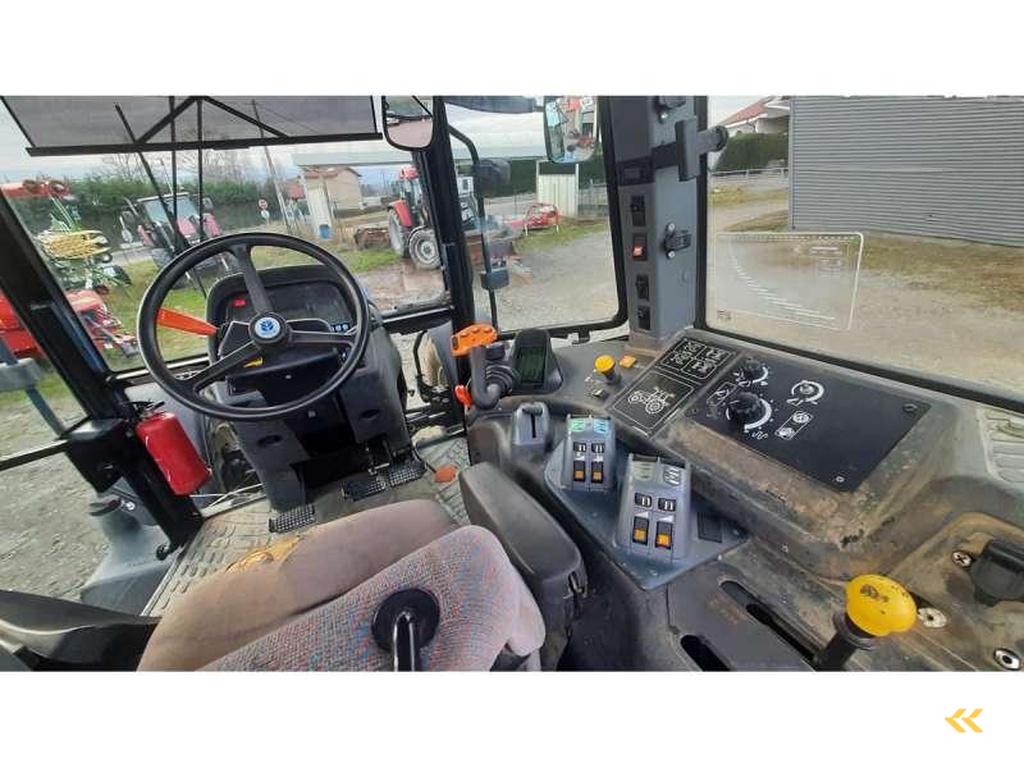 New Holland TM190