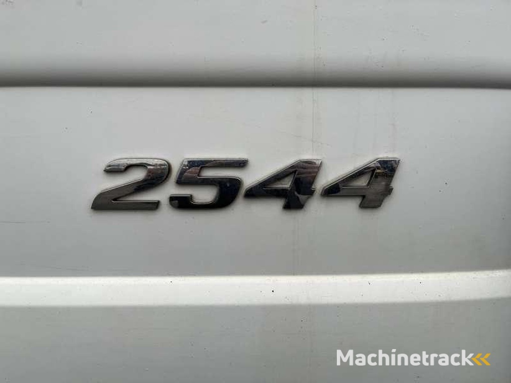 Mercedes ACTROS 2544