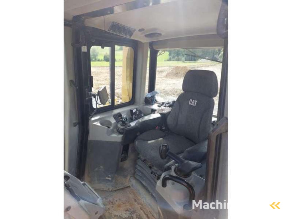 Caterpillar D6T LGP