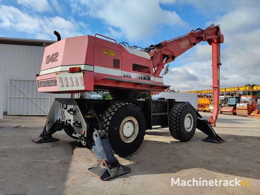 Liebherr A942