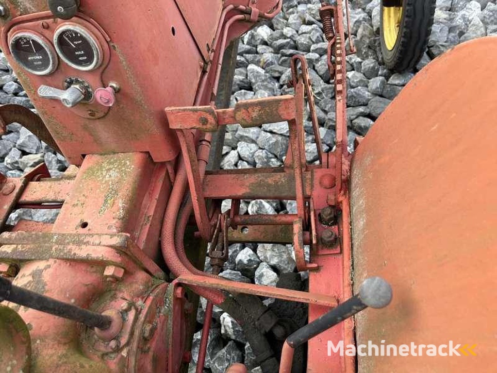 Massey-Harris PONY-812